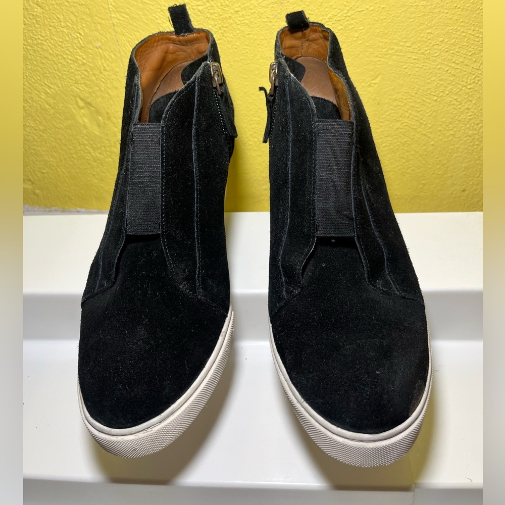 Linea Paola Black Suede Wedges w/ Zipper !!